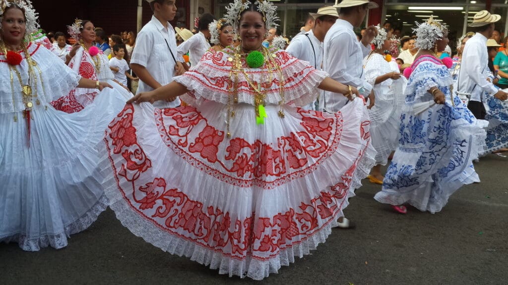 Tradiciones y costumbres de Panamá: una razón más para invertir en este paraíso cultural