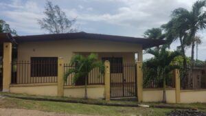 casa reposeída en Arraiján Nuevo Emperador fachada