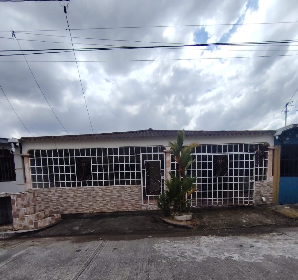 casa reposeída en Arraiján Parque del Oeste fachada