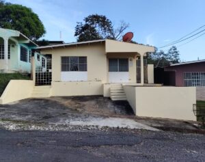 casa reposeída en Chorrera Jardines de Mastranto fachada