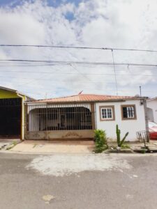 casa reposeída en Chorrera Valle Dorado fachada
