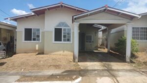 casa reposeída en Chorrera Mystic City fachada
