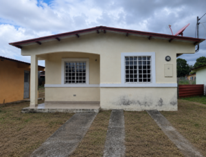 casa reposeída en Chorrera Villa Cristina fachada
