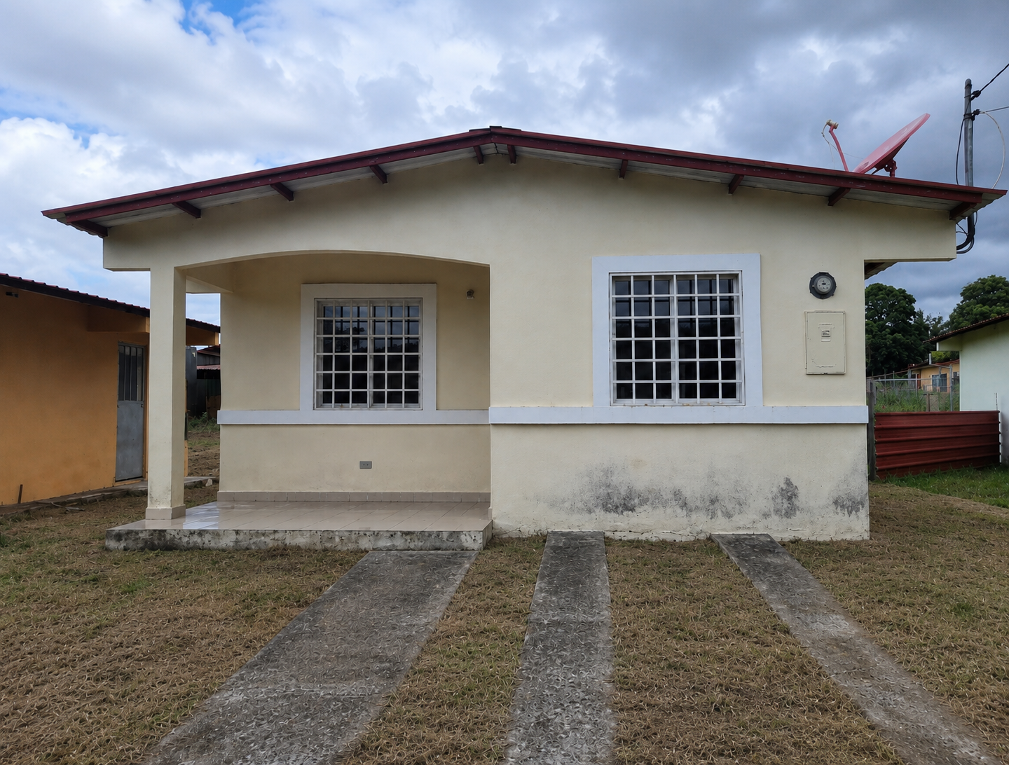 casa reposeída en Chorrera Villa Cristina fachada