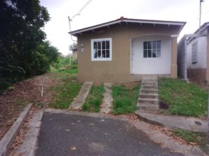 casa reposeída en Chorrera Colinas del Valle fachada