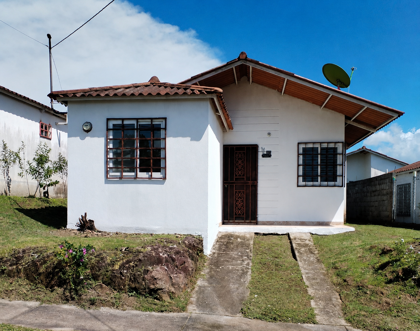 casa reposeída en Chorrera El Prado fachada