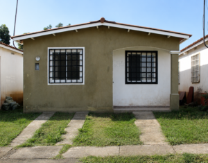 casa reposeída en Chorrera Valle Real fachada