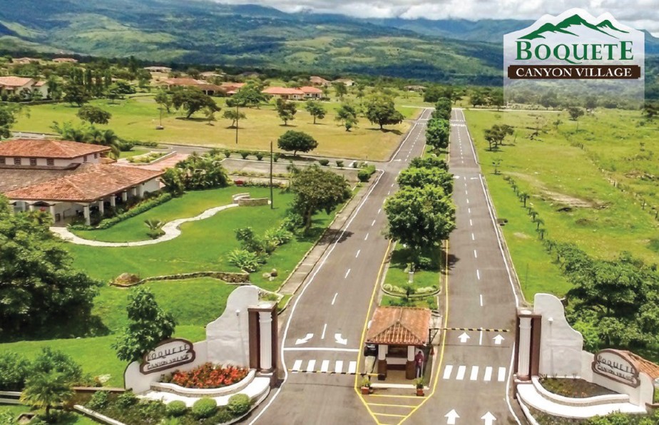 Casas en venta en Alto Boquete en Boquete Canyon Village con vista aérea del proyecto residencial y su entorno natural en Chiriquí.
